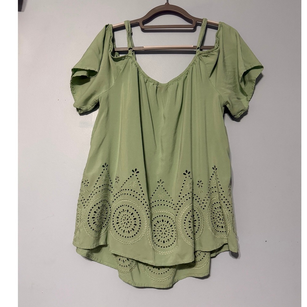 Torrid Size 1 Sage Green Cold Shoulder Eyelet Hem Blouse Top Rayon 2525